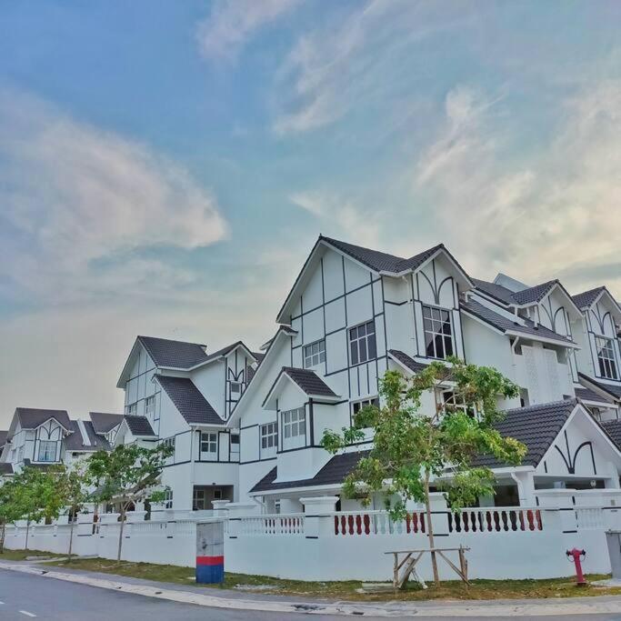3 Storey Swimming Pool&Projector House Setia Alam 莎阿南 外观 照片